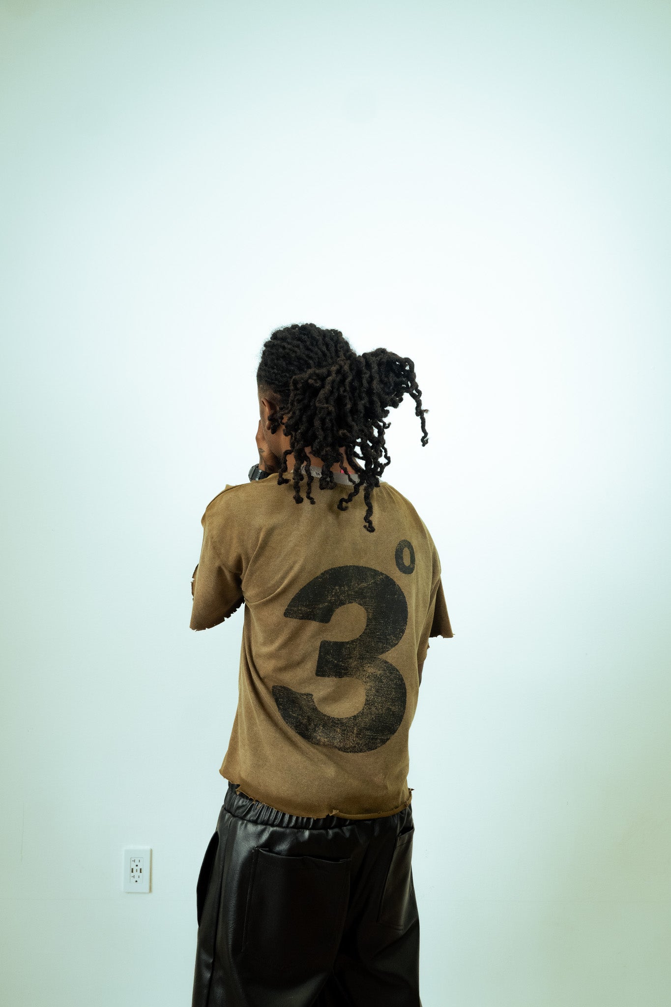 COFFEE BROWN DISTRESSED TEE