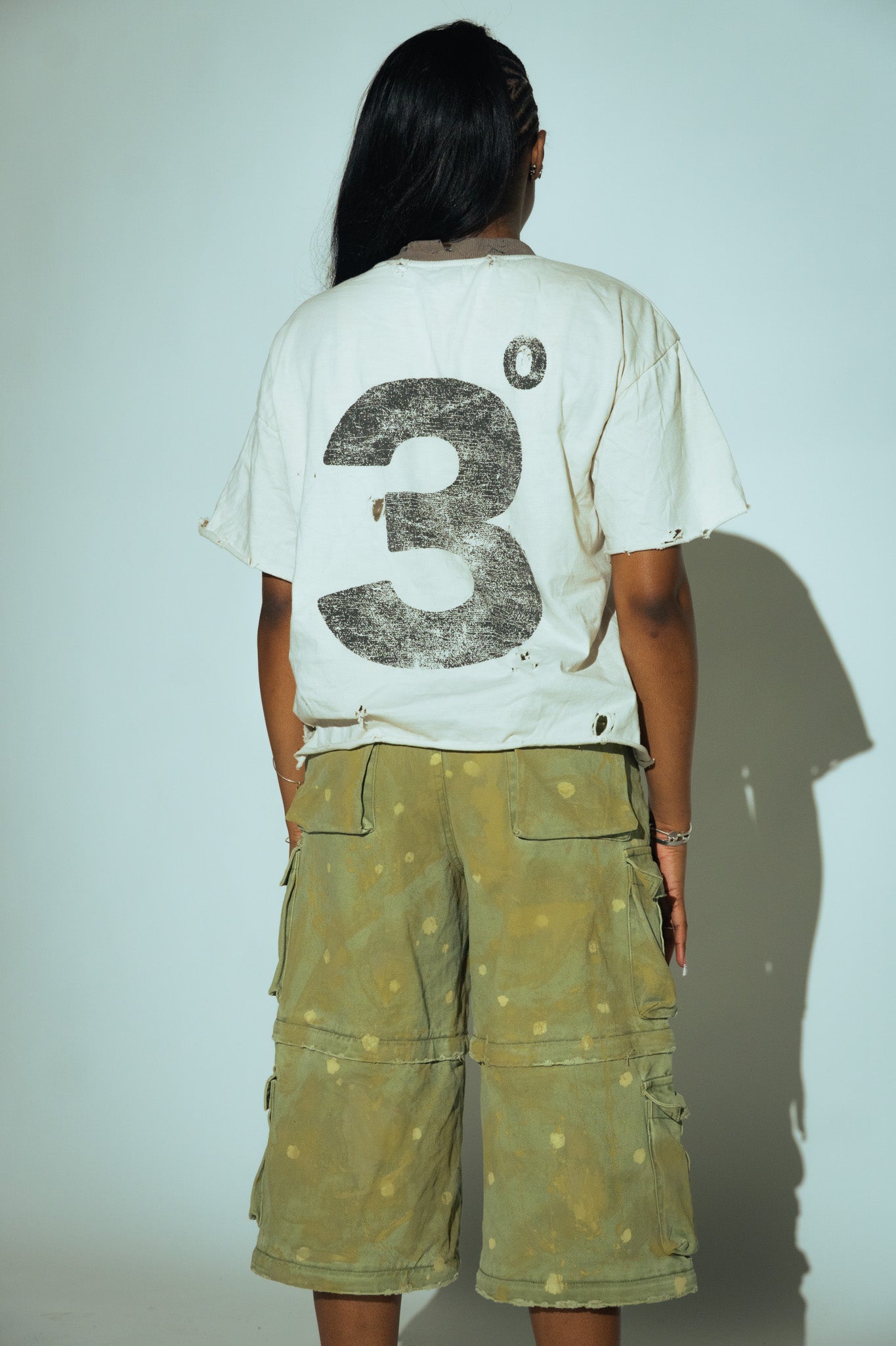 FADED WHITE DISTRESSED TEE